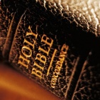 1535 թվականին՝ այս օրը, լույս է տեսել  անգլերեն առաջին Աստվածաշունչը: